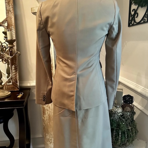 Banana Republic 2-Piece Women's Dark Taupe Skirt Suit Size: 2 NWT  $238 - Picture 14 of 14